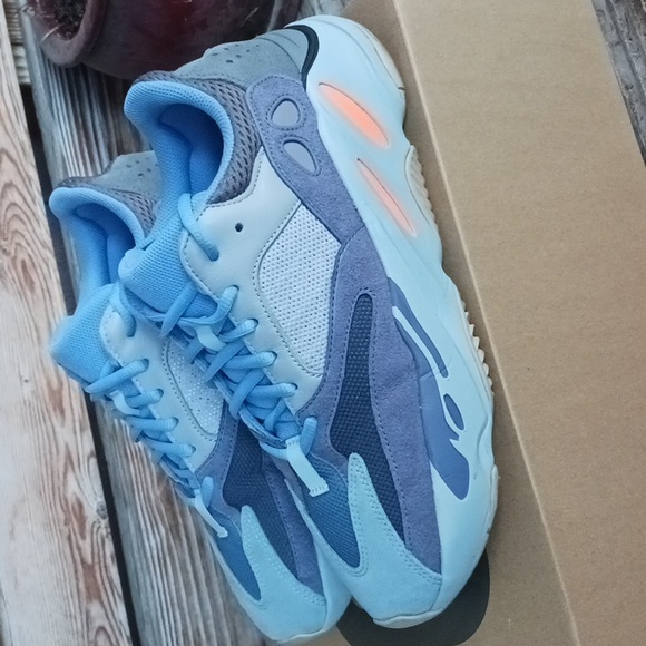 Yeezy 700 carbon blue 2019 - Picture 2 of 15